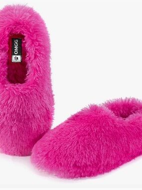 OMG! Plush Kids Slider Slippers — Bright Pink Cozy Footwear
